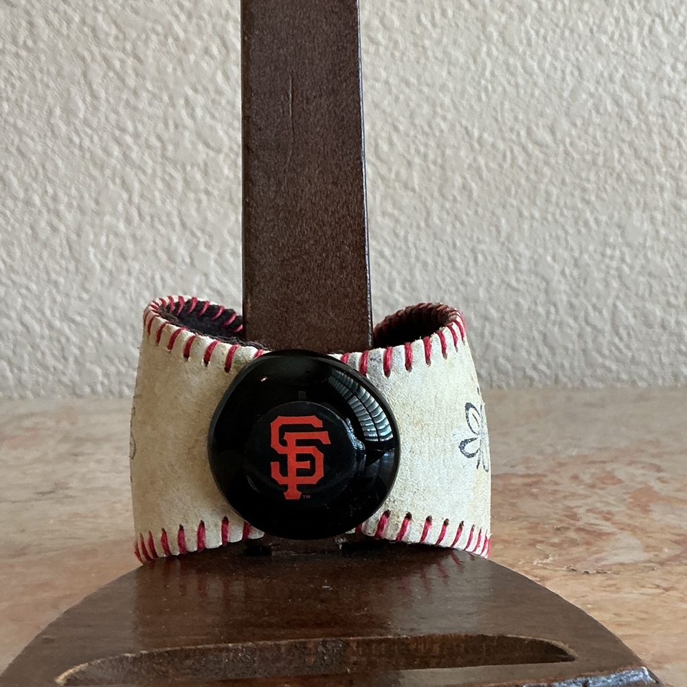 San Francisco GIANTS Baseball Leather Bracelet with SF Logo